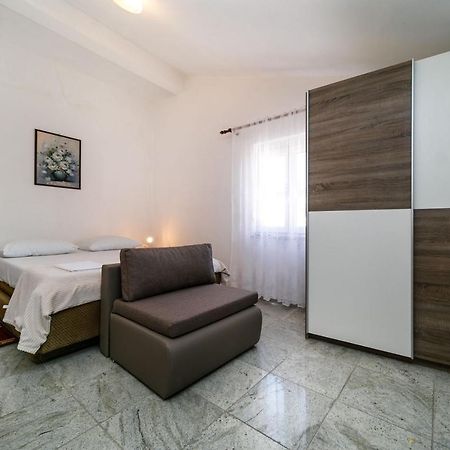 Marie I Nikola Apartment Veglia Exterior foto